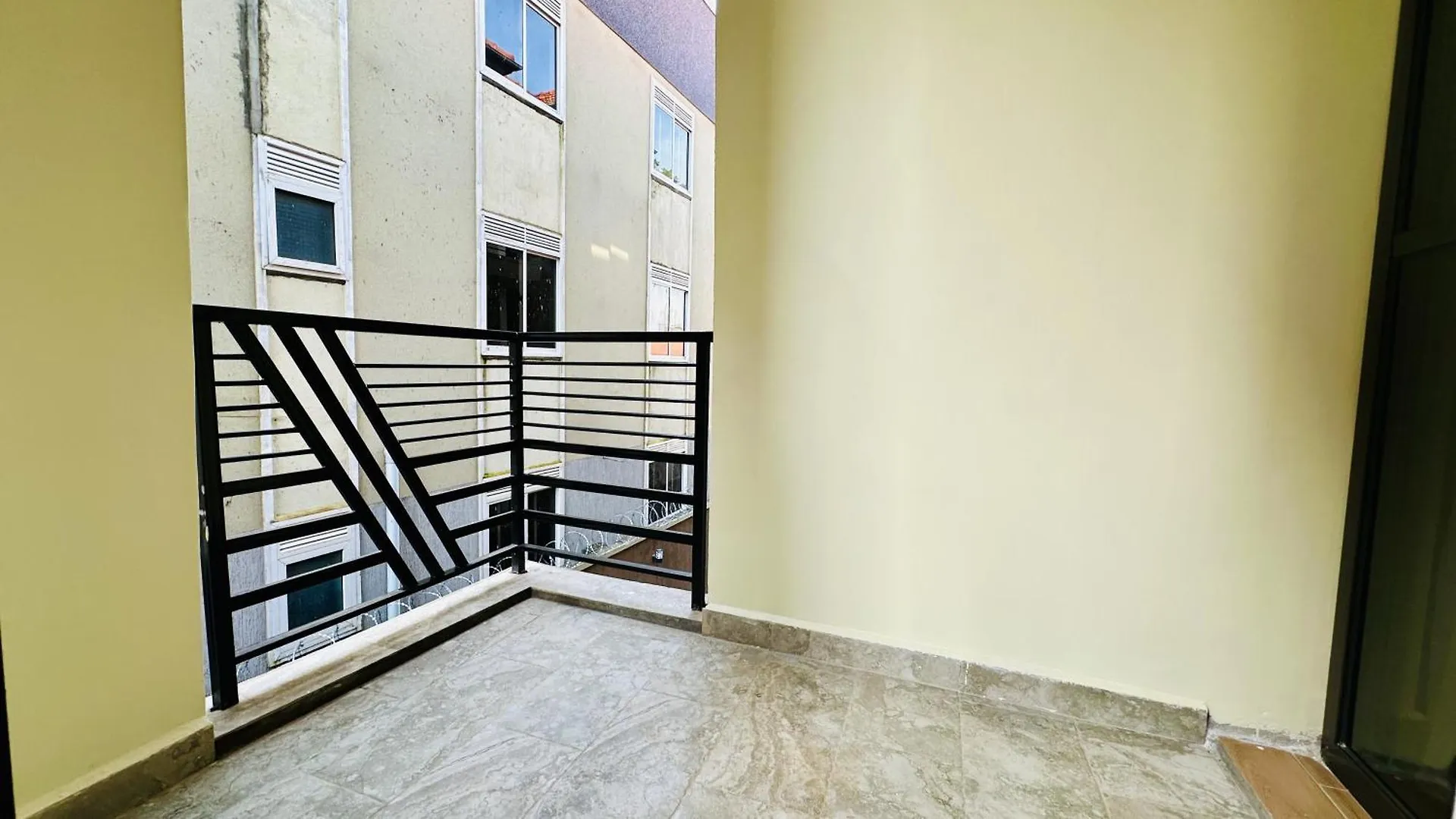 Blackoak Signature Home Kyanja Καμπάλα